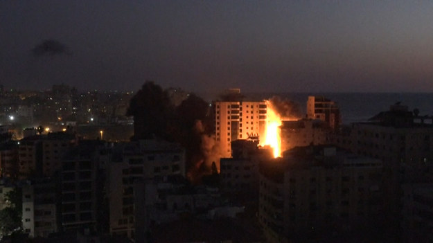 Izrael i Hamas wymieniają ciężki ogień, w dramatycznej eskalacji konfliktu pomiędzy zaciekłymi wrogami, wywołany niepokojami w meczecie Al-Aksa w Jerozolimie.