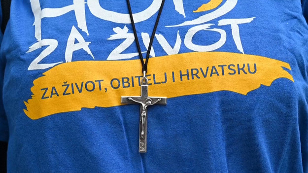 Tysiące demonstrantów antyaborcyjnych wyszło na ulice Chorwacji, kraju w większości katolickiego. Obrońcy praw człowieka twierdzą, że prawa reprodukcyjne kobiet są coraz bardziej zagrożone w tym państwie.
