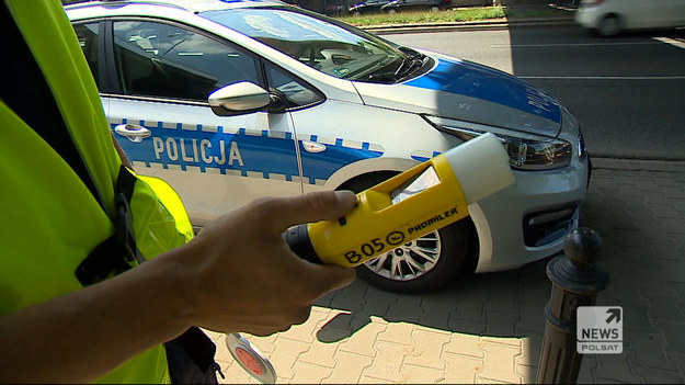 Premier Mateusz Morawiecki zapowiedział zaostrzenie prawa wobec pijanych kierowców. Na drogach dochodzi też coraz częściej do obywatelskich zatrzymań nietrzeźwych osób, kierujących pojazdami. Psychologowie również biją na alarm, że problem ma wymiar nie tylko prawny, ale również społeczny.