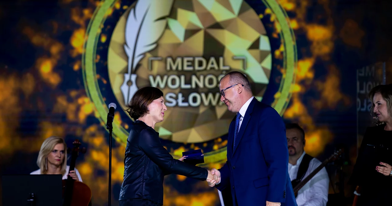 Medale Wolno Ci S Owa W R D Laureat W Adam Bodnar I Andrzej Poczobut