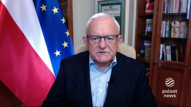 Leszek Miller odniósł się do pytania Marcina Fijołka o kary dla Polski, które zapowiada Komisja Europejska i czy jako eurodeputowany, będzie nakłaniać do zmiany decyzji. 
- Bardzo chciałbym to uczynić i z tym większą energią będę to robił, jeśli się dowiem, że polski rząd wycofa się z tej wojenki, którą toczy z Unią Europejską; że takie słownictwo, którego używa pan Terlecki czy pan Sasin, nie będzie już stosowane - powiedział były premier. 
- I że polski rząd przyjmie do wiadomości, że oprócz tego, że polska konstytucja jest najwyższym prawem, to ta sama konstytucja w art. 9 mówi wyraźnie, że "Rzeczpospolita Polska przestrzega wiążącego ją prawa międzynarodowego" - dodał Miller. 
Były premier wskazał, że za przyznane kary to "rząd musi ponieść konsekwencje". - To nie jest tak, że UE nie chce dać Polsce pieniędzy. To rząd nie chce ich wziąć - stwierdził.
