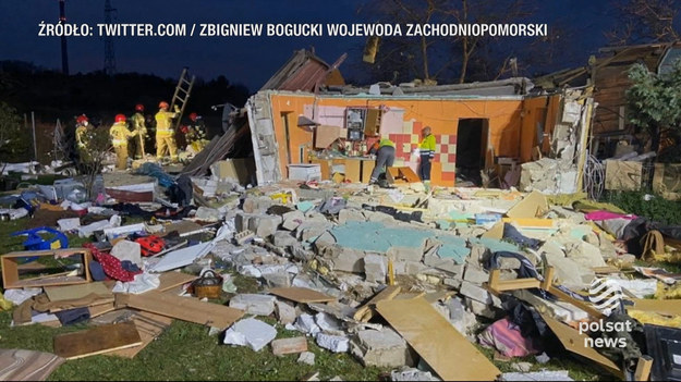 Eksplozja w Szczecinie. Do wybuchu doszło w domu jednorodzinnym, na obrzeżach miasta, zawalił się cały budynek. Siedem osób zostało rannych. Służby podejrzewają, że eksplodował gaz.Materiał dla "Wydarzeń" przygotował Cyprian Jopek.