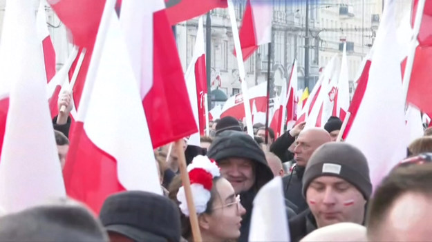Pod hasłem "Niepodległość nie na sprzedaż" po godz. 13 z ronda Dmowskiego w Warszawie ruszył Marsz Niepodległości. Jego uczestnicy przejdą Alejami Jerozolimskimi na błonia Stadionu Narodowego. To największe zgromadzenie organizowane w 103. rocznicę odzyskania przez Polskę niepodległości.

