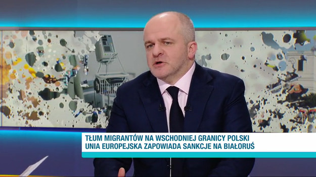 "Wszystko wskazuje na to, że na poziomie operacyjnym służb Straży Granicznej państwo polskie panuje nad granicą. Natomiast musimy natychmiast wyciszyć konflikty z UE" - powiedział w "Graffiti" Paweł Kowal. Wskazał, że na skutek niedawnej dalszej integracji Białorusi z Rosją "mamy już praktycznie granicę z Rosją" na wschodzie.