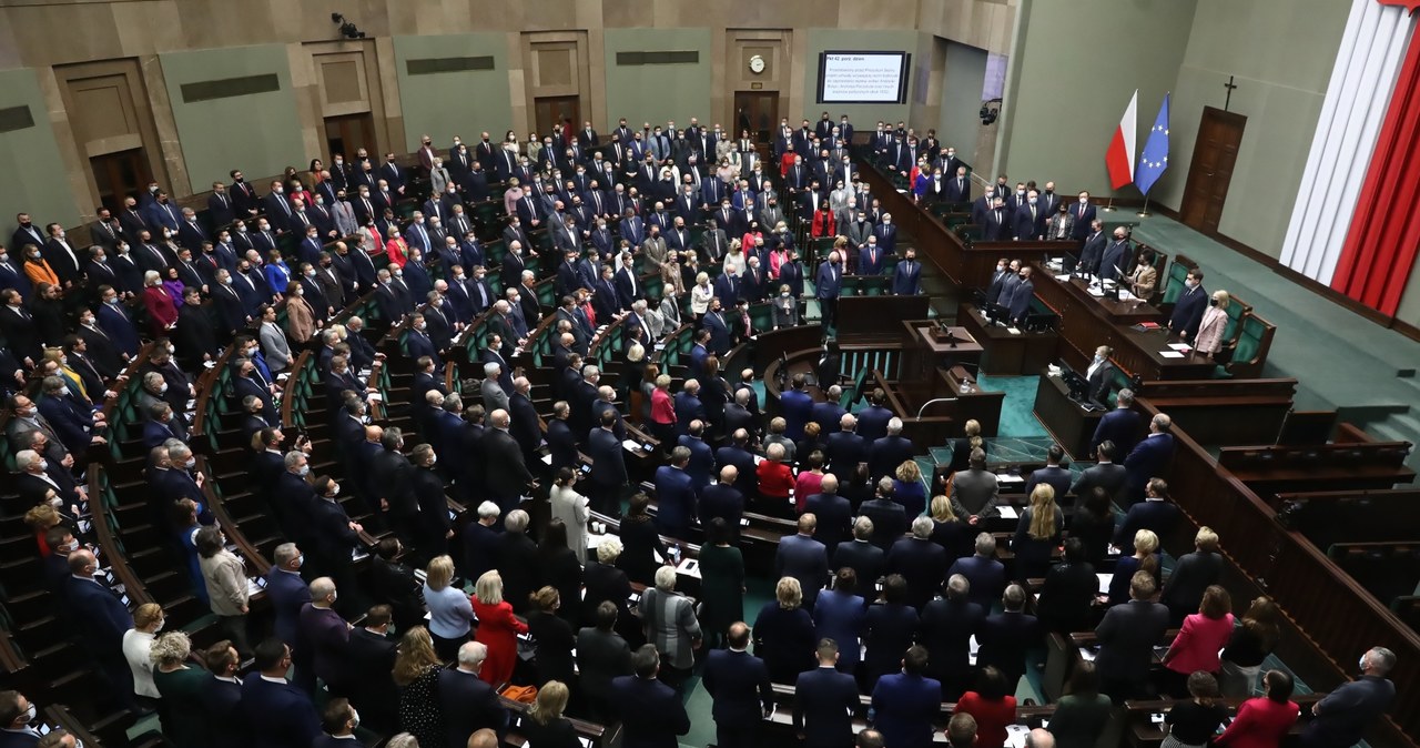 Sondaż CBOS Wzrost poparcia dla PiS strata KO Wydarzenia w INTERIA PL