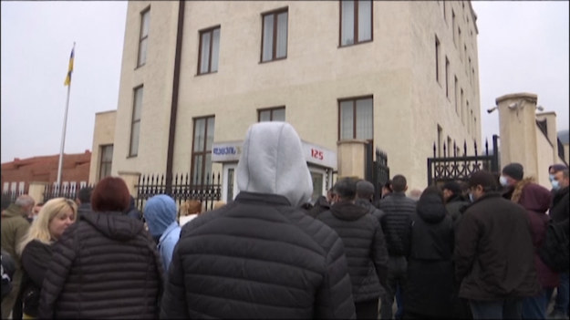 Dziesiątki ochotników zgromadziło się przed ambasadą Ukrainy w Tbilisi w Gruzji, aby zaciągnąć się do legionu gruzińskiego, by walczyć z siłami rosyjskimi na Ukrainie.Po apelu prezydenta Ukrainy, Wołodymyra Zełenskiego, o utworzenie „międzynarodowego legionu do pomocy Ukraińcom w obronie ojczyzny”, w Gruzji tworzą się grupy ochotników.