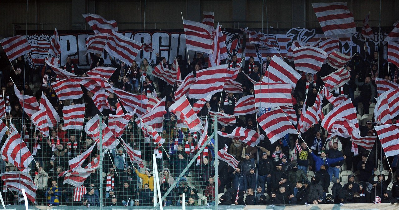 Ekstraklasa Cracovia Ukarana Za Wybryki Kibic W W Meczu Z Pogoni