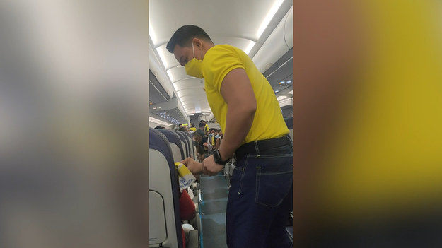 Na pokładzie jednej z linii lotniczych znalazł się pasażer na gapę. Nietoperz miał ochotę na lot w nieznane.