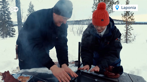 W Laponii zima dobiega końca. Zazwyczaj trwa od października do kwietnia. Renifery, dzika przyroda, śnieg i mróz — reporterka DW, Diana Piñeros, pojechała za koło podbiegunowe, by przyjrzeć się z bliska codzienności Lapończyków.


