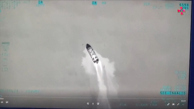 Ukraińskie Ministerstwo Obrony opublikowało nagranie, na którym drony niszczą rosyjskie łodzie patrolowe. Ukraińskie źródła informują, że w akcji brały udział słynne już tureckie Bayraktary, a rosyjskie jednostki zostały zniszczone w okolicach Wyspy Węży.
