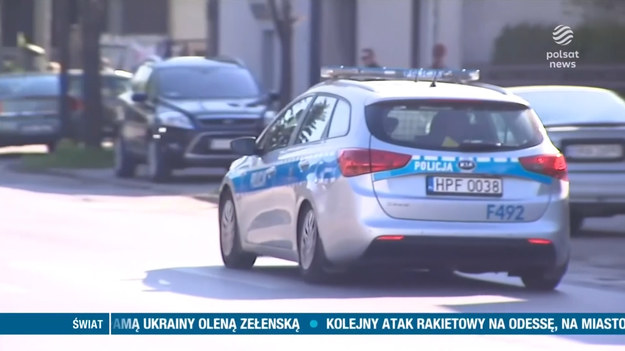 Zatrzymanie w centrum Radomska. Padły strzały, trzy osoby zostały ranne - dwie z nich z ranami postrzałowymi trafiły do szpitala. Zatrzymano pięć osób.O bójce, która przerodziła się w strzelaninę, w materiale dla "Wydarzeń" Paweł Naruszewicz.