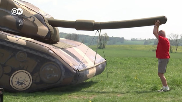 Nadmuchiwane atrapy czołgów i samolotów to technologia wojskowa znana od wielu lat. Produkty tego typu produkowane w Czechach mogą przydać się walczącej Ukrainie. Eksperci wymieniają konkretne korzyści, jakie mogłyby przynieść.