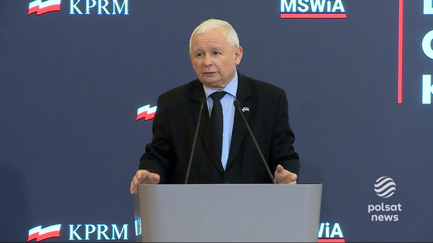 Delikatna sugestia, rozpalone emocje i wszystko zostaje po staremu. Jarosław Kaczyński jest w rządzie i zapowiada ustawę, która zabezpieczy przed zagrożeniami wojny. Fundusz Ochrony Ludności opiewa na 3 miliardy. O ustawie i politycznym zamieszaniu, w materiale dla "Wydarzeń", Anna Krawczyk-Szot.