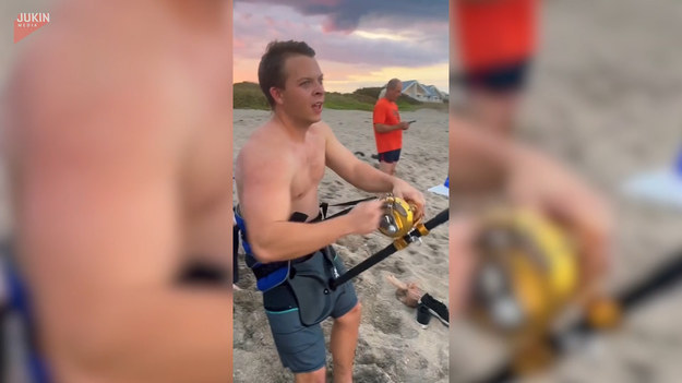 Zapowiadało się niewinne, rekreacyjne wędkowanie na jednej z plaż na Florydzie. Ten mężczyzna nie spodziewał się, że złowi prawdziwego potwora - wyciągnął z oceanu trzymetrowego rekina. Na szczęście dla ryby, wędkarz postanowił pomóc rekinowi wrócić do wody.