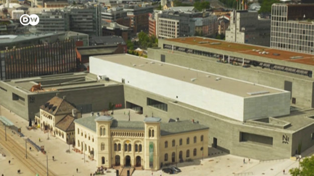 W Oslo otworzyło się nowe muzeum narodowe Norwegii. Nowoczesny budynek o powierzchni 13 000 metrów kwadratowych gromadzi pod swoim dachem m.in. galerię narodową i muzeum sztuki nowoczesnej. "Jest to salon wszystkich mieszkańców Oslo" - mówi Klaus Schuwerk, architekt współodpowiedzialny za projekt muzeum. Gigantyczny budynek autorstwa niemieckich architektów zachwyca również swoim ekologicznym zrównoważeniem.