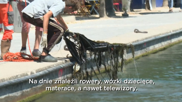 Płetwonurkowie z ekipy sprzątającej wydobyli ze zbiornika wodnego Bassin de La Villette wielkie ilości śmieci i złomu. Na dnie znaleźli rowery, wózki dziecięce, materace, a nawet telewizory.