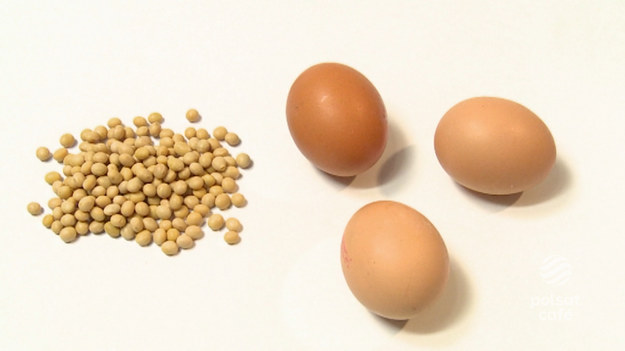Tym Anna Guzik odkryje bogactwo, jakie skrywają w sobie rośliny strączkowe. Jak wybierać te dobre i wartościowe, a przede wszystkim jakie potrawy z nich przygotowywać. Okazuje się, że wśród warzyw strączkowych najwięcej wartościowego białka ma soja. Garść soi zawiera go tyle samo, co 3 jajka albo 100 gramów kurczaka lub polędwiczek wieprzowych. Rośliny strączkowe mają skład najbardziej zbliżony do białka mięsa niż inne pokarmy roślinne.  