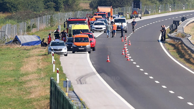 11 osób zginęło, wiele zostało rannych w wypadku polskiego autobusu, do którego doszło w sobotę nad ranem na autostradzie A4 na północ od stolicy Chorwacji Zagrzebia - poinformowała chorwacka agencja prasowa HINA. Zdaniem chorwackiej dziennikarki, liczba ofiar wzrosła do 12. Rzecznik MSZ Łukasz Jasina podał, że wszystkie ofiary wypadku polskiego autobusu w Chorwacji to polscy obywatele. Premier Mateusz Morawiecki przekazał, że autobusem jechali pielgrzymi, którzy zmierzali do Medjugorie.