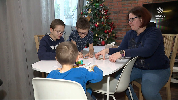 W całej Polsce brakuje rodzin zastępczych. Tylko w Łodzi na już potrzebnych jest około stu. Poszukiwane są ukraińskie rodziny dla ukraińskich dzieci. Kto może zostać rodziną zastępczą i na jaką pomoc może liczyć, w materiale dla "Wydarzeń", Adam Malik.