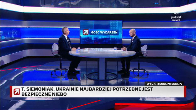 Tomasz Siemoniak pytany o słowa polityków rządu, którzy sugerują, że Polska może przekazać czołgi Leopard Ukrainie nawet bez zgody Niemiec, powiedział, że wolałby, aby to wszystko "odbywało się w ciszy".- Już sprawa Patriotów nauczyła nas, że nadmierne fajerwerki propagandowe niczemu nie służą. Bezpieczeństwo lubi ciszę - powiedział były szef MON.- Chciałbym, żeby już od jutra ukraińscy żołnierze byli szkoleni w Polsce z obsługi Leopardów, żeby się przygotowywali oraz żeby na spokojnie załatwić z Niemcami sprawę zgody - dodał w rozmowie z Marcinem Fijołkiem.- To nie jest normalny reeksport. My nie chcemy zarobić na tych czołgach, a właśnie takie klauzule są w tych umowach, które podpisaliśmy z Niemcami - przypomniał w programie "Gość Wydarzeń".- Trzeba zrobić wszystko, aby te czołgi jak najszybciej trafiły na Ukrainę - podkreślił. Dopytywany, czy mimo braku zgody Niemiec Polska powinna i tak wysłać czołgi za naszą wschodnią granicę, stwierdził, że jest przekonany, że Niemcy zmienią szybko zdanie, ale jeśli się tak nie stanie to "trzeba będzie to zrobić" bez ich zgody.