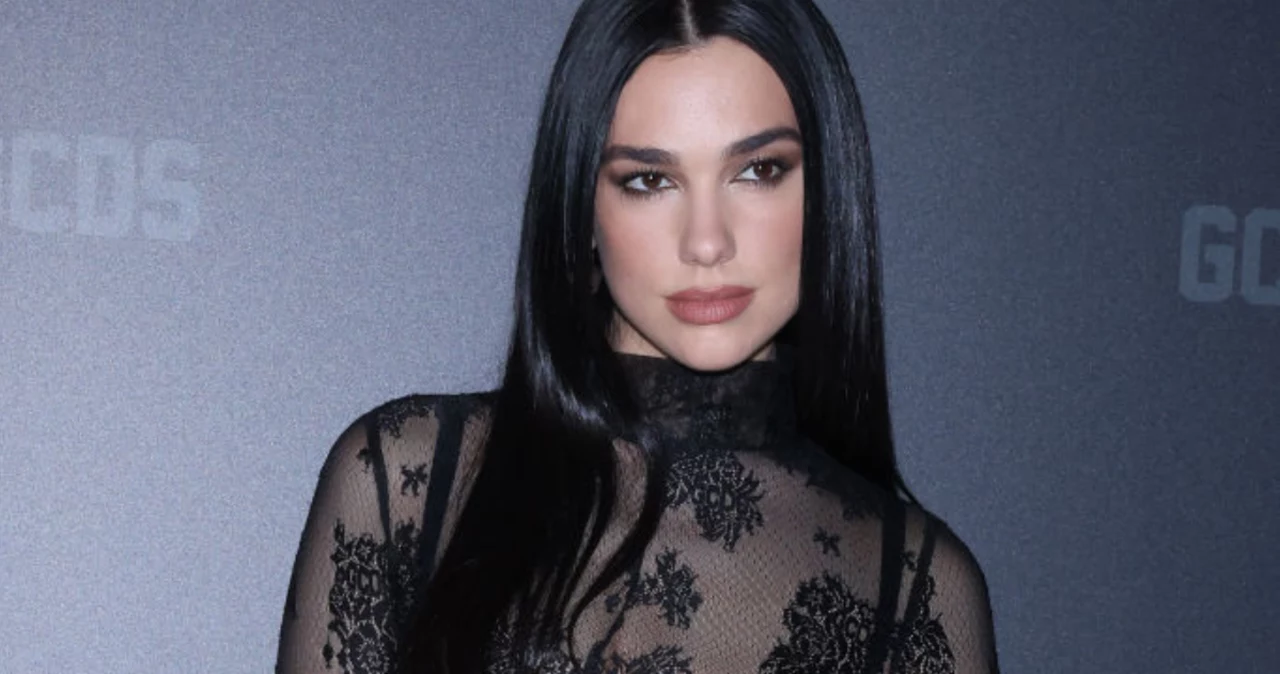 Dua Lipa kusi w zmysłowej naked dress Odsłoniła niemal wszystko