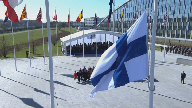 We wtorek Finlandia została członkiem NATO, przekazując dokument akcesyjny sekretarzowi Stanu USA Antony’emu Blinkenowi. Ceremonia oficjalnego przyjęcia do NATO Finlandii odbywa się przed dwudniowym spotkaniem w Brukseli szefów dyplomacji państw NATO, które poświęcone jest wojnie w Ukrainie.