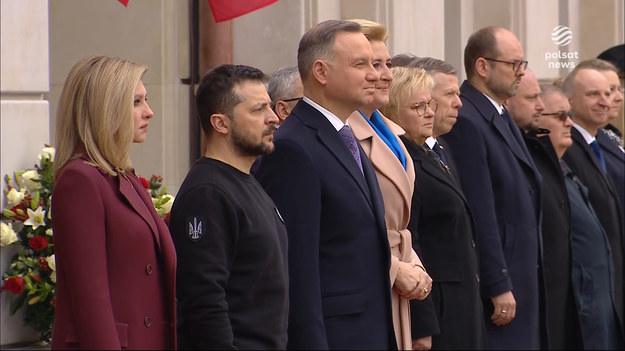 Prezydent Ukrainy został oficjalnie powitany przed Pałacem Prezydenckim w Warszawie. Wołodymyr Zełenski i Andrzej Duda udali się na oficjalne rozmowy, a po nich zaplanowana jest konferencja prasowa głów państw Polski i Ukrainy.