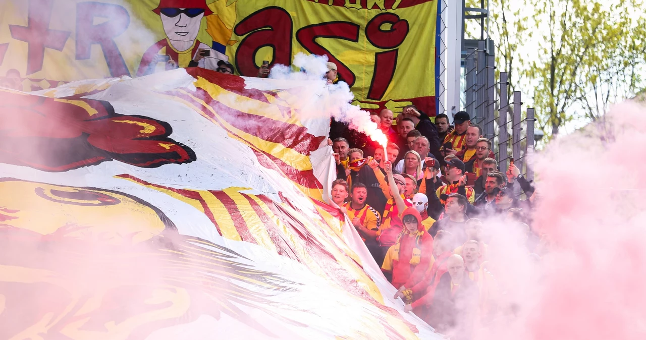 Policja na stadionie Gorszące sceny na meczu Ekstraklasy Sport w