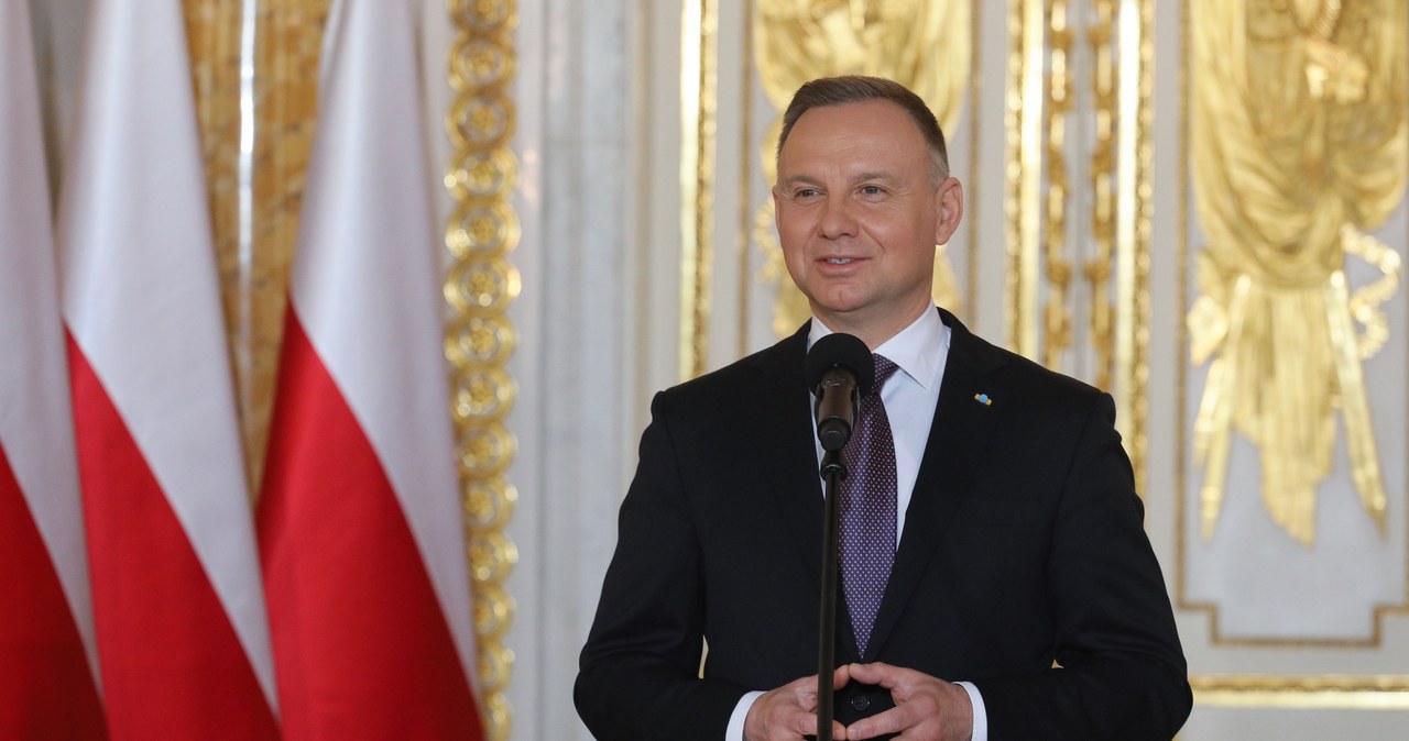 Sondaż Andrzej Duda liderem rankingu zaufania Za nim Trzaskowski i