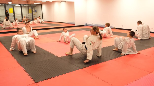 Poprawa sprawności fizycznej i koncentracji, integracja z rówieśnikami przez gry i zabawy ruchowe — takie możliwości otwierają treningi judo dla dzieci i młodzieży z różnymi rodzajami niepełnosprawności.