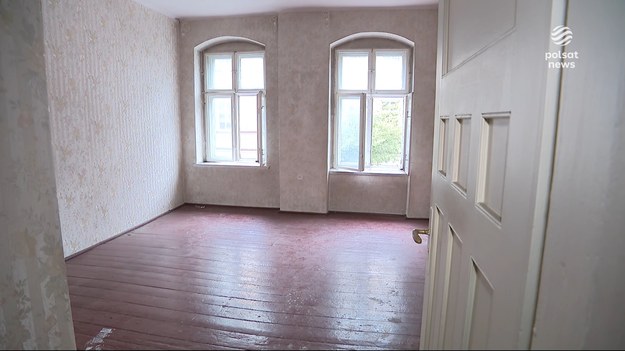 Wyremontujesz mieszkanie, będziesz mógł je wynająć od miasta. W Katowicach ruszyła kolejna edycja programu „Mieszkanie za remont”. Skierowany jest do osób, których nie stać na kredyt. Dostępnych jest 35 lokali, a stawki czynszu są bardzo atrakcyjne.Materiał dla "Wydarzeń" przygotowała Anna Wietrzyk.