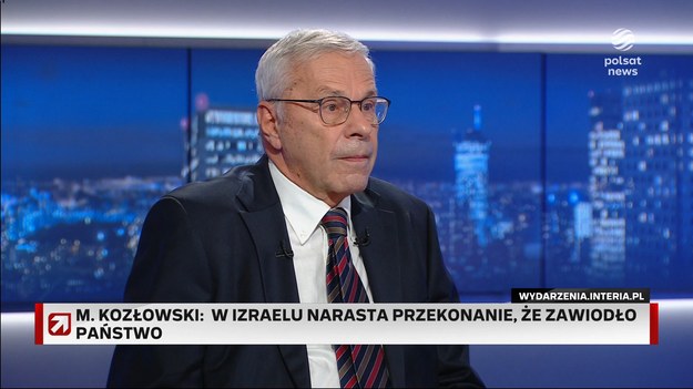 Gościem Piotra Witwickiego w programie "Gość Wydarzeń" był Maciej Kozłowski, dyplomata i były ambasador RP w Izraelu. Redaktor zapytał go o prawdopodobne scenariusze rozwoju konfliktu pomiędzy Izraelem a Hamasem. "Wojna jest nieprzewidywalna, ale prawopodobieństwo jest takie, że to starcie, mimo że tak krwawe (...) zakończy się tak jak wiele innych" - powiedział Kozłowski przyznając jednak, że sytuację komplikuje fakt, że Hamas przetrzymuje zakładników. Maciej Kozłowski opowiedział także o nastrojach panujących wśród obywateli Izraela, których znaczna część nie opowiada się za angażowaniem w konflikt zbrojny, ale próbą negocjacji i uwolnienia przetrzymywanych.