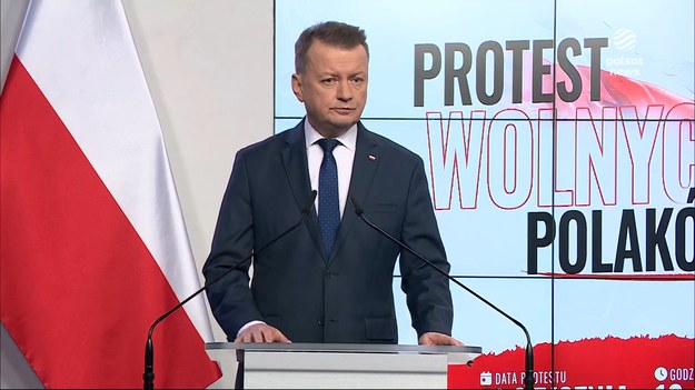 - Tylko donośny głos wolnych Polaków może zatrzymać bezprawie, z jakim mamy do czynienia w wydaniu "koalicji 13 grudnia" - powiedział Mariusz Błaszczak, nazywając sytuację "napaścią na media", która ma ograniczyć dostęp do informacji o pakcie migracyjnym.