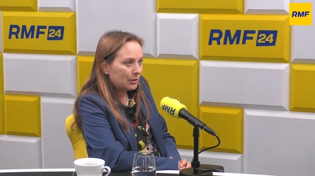 "Mamy dwa lata opóźnienia, to boli" - przyznała Katarzyna Pełczyńska-Nałęcz, nawiązując do 60 mld euro, jakie Polska ma dostać z KPO. „KPO się kończy w 2026 roku. Musimy zrealizować 55 reform i 55 inwestycji” - wyliczała minister polityki regionalnej w Popołudniowej rozmowie w RMF FM. „Jest opóźnienie, ponieważ przez dwa lata nie robiono większości inwestycji i nie robiono reform. Teraz trzeba ogromnie przyspieszyć” – podkreślała rozmówczyni Grzegorza Sroczyńskiego.