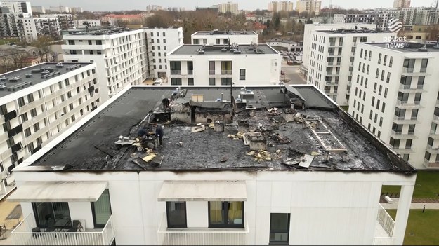 Obywatelskie zatrzymanie podpalacza. 28-latek podłożył ogień na dachu jednego z bloków w Lublinie. Straty są duże, bo część mieszkań zostało zalanych. Mężczyzna odpowie nie tylko za podpalenie.Materiał dla "Wydarzeń" przygotował Marcin Piotr Wrona