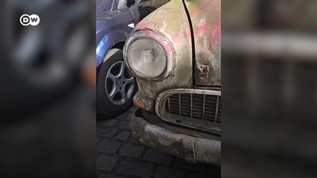 W Berlinie niszczeje Opel Olympia Caravan z 1956 r. Jego właściciel chce wiedzieć, co stanie się, gdy samochód pozostanie nietknięty.