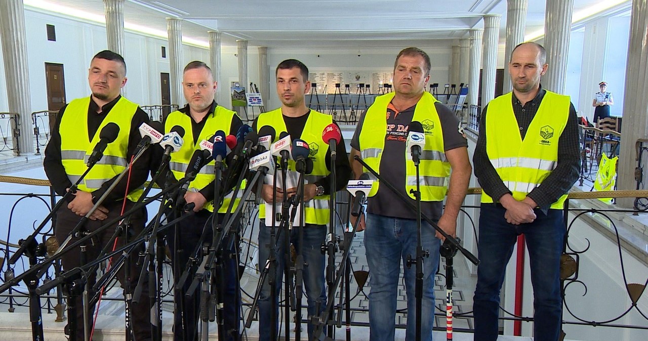 Protest W Sejmie Rozpoczyna Si Strajk G Odowy Wydarzenia W Interia Pl