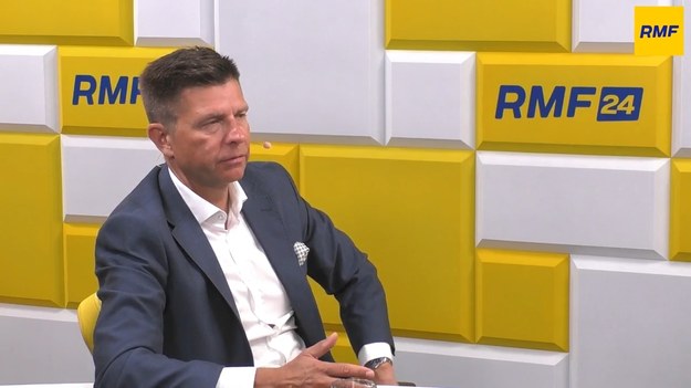 "Strefa euro to jednak jest strefa bezpieczeństwa i bogactwa - w przeciwieństwie do strefy złotego" - podkreślał w Porannej rozmowie w RMF FM Ryszard Petru, poseł i kandydat Polski 2050 do Parlamentu Europejskiego, zwolennik wprowadzenia euro w Polsce. Polityk mówił też m.in. o projekcie przywrócenia handlu w niedziele.