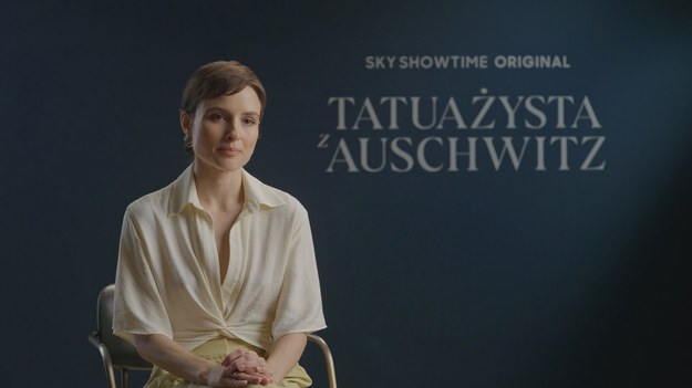 Anna Próchniak w serialu „Tatuażysta z Auschwitz” wciela się w główną bohaterkę o imieniu Gita. W rozmowie z Interią opowiedziała o swojej postaci oraz o przygotowaniach do roli. Serial jest dostępny na platformie SkyShowtime.