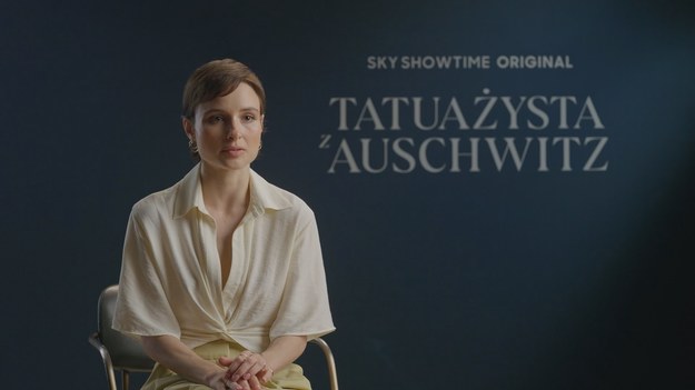 Anna Próchniak w serialu „Tatuażysta z Auschwitz” wciela się w główną bohaterkę o imieniu Gita. W rozmowie z Interią opowiedziała o pracy na planie produkcji. Zdradziła, że aktorzy mieli możliwość uzyskania pomocy psychologicznej. Serial jest dostępny na platformie SkyShowtime.