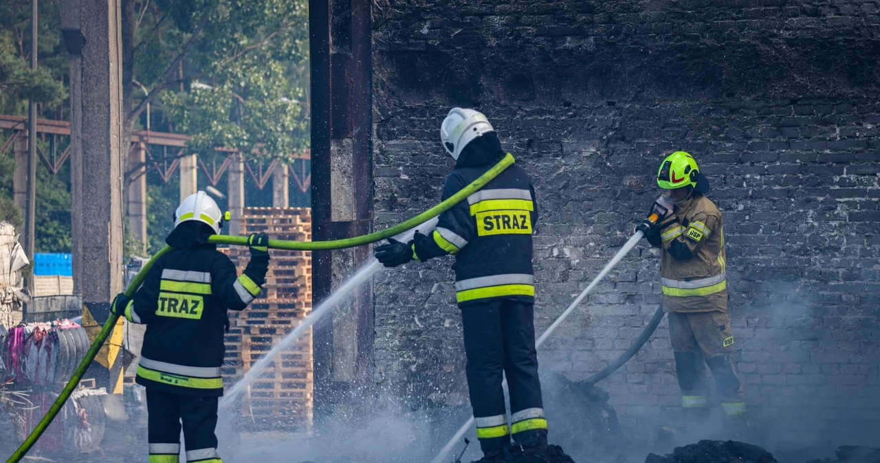 Wola Łaska Wybuch i pożar na składowisku odpadów Alert RCB