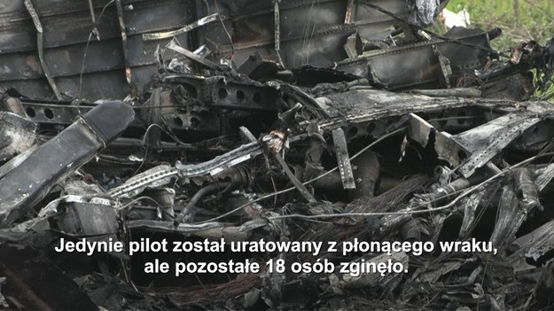 Samolot linii lotniczych Saurya Airlines z 19 osobami na pokładzie wypadł z pasa startowego na lotnisku w Katmandu. Jedynie pilot został uratowany z płonącego wraku, ale pozostałe 18 osób zginęło. Port został tymczasowo zamknięty, a na miejscu pracują służby.
