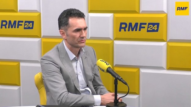 "Ta tegoroczna podwyżka jest nieunikniona, to jest 1600 km dróg, które zostaną objęte opłatami dla ruchu ciężarowego"- mówił w Porannej rozmowie w RMF FM wiceminister infrastruktury Piotr Malepszak, pytany o wzrost opłat za przejazd ciężarówek i autobusów przez drogi ekspresowe i autostrady. "Transport po drogach publicznych w Europie jest transportem płatnym. U nas płatnych dla ruchu ciężarowego jest niecałe 3700 km dróg, a mamy 420 tys. dróg publicznych" - dodał gość Piotra Salaka.