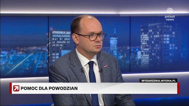 Wiceminister Rodziny, Pracy i Polityki Społecznej Sebastian Gajewski został zaproszony do programu ''Gość Wydarzeń''. Rozmowa dotyczyła zasiłków doraźnych oraz celowych, które mają trafić do osób poszkodowanych w wyniku powodzi w południowo-zachodniej części kraju.