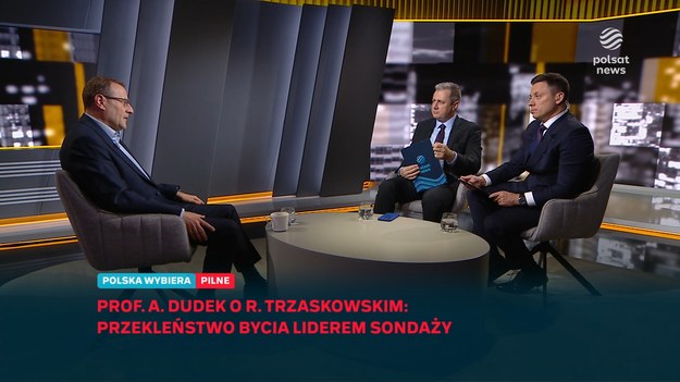 Antoni Dudek w programie ocenił strategię Rafała Trzaskowskiego. - Problem polegał na tym, co nazywam "przekleństwem bycia liderem sondaży". - Bycie liderem usypia i czyni sztab mało aktywnym – zaznaczył. - Nagle się okazało, że wynik jest zgodny z sondażami, tylko różnica jest tak niewielka i prawicowi kandydaci mają tak dużo, że faworyt już nie jest faworytem - powiedział dalej. Profesor podkreślił, że sztab Trzaskowskiego ma do wyboru: albo program pozytywny w ciągu najbliższych dwóch tygodni, albo dezawuowanie Nawrockiego. - Krytycznie o Nawrockim mogę sobie mówić ja, mogą sobie mówić dziennikarze. Trzaskowski powinien powiedzieć, co będzie próbował robić jako prezydent i jak to będzie się różniło od tego, co robi Donald Tusk - wskazał. Zdaniem Dudka dużą rolę do odegrania, w przypadku obu kandydatów, mają teraz ich małżonki. - Pewnie nie dojdzie do debaty między małżonkami, ale oczy wielu mediów teraz skoncentrują się na tym - dodał.