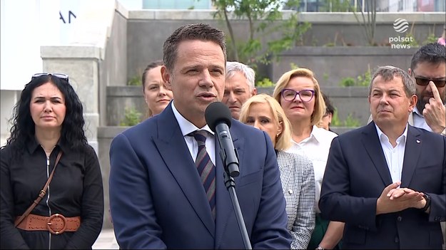 - Zawsze wszystkim radzę: jeśli chcecie rozliczać, zacznijcie od siebie. Mam dokładnie taki zwyczaj - w ten sposób Rafała Trzaskowski zareagował na komentarz wicemarszałka Senatu Michała Kamińskiego z PSL, podczas swojego pierwszego publicznego wystąpienia po wynikach II tury wyborów prezydenckich. Polityk krytykował w Polsat News sztab prezydenta Warszawy, mówiąc, że w wieczór wyborczy "skakali na własnym pogrzebie".