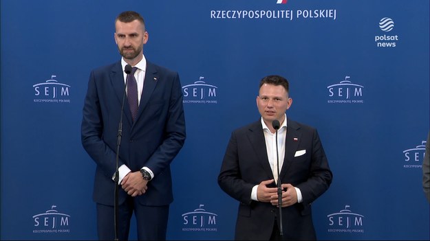 Marcin Możdżonek - polski siatkarz, grający na pozycji środkowego, działacz społeczny i samorządowy, a od 2023 prezes Naczelnej Rady Łowieckiej - dołącza do Nowej Nadziei, formacji tworzącej Konfederację. Szczegóły politycznego transferu ujawnił na konferencji w Sejmie Sławomir Mentzen. - Do Konfederacji puka wiele osób - ujawnił na konferencji prasowej Sławomir Mentzen. Wcześniej zaprezentował nowego działacza Nowej Nadziei, którym okazał się Marcin Możdżonek. Lider Konfederacji przypomniał, że z siatkarzem spotkał się po raz pierwszy pięć lat temu w czasie "Piwa z Mentzenem", a później przez wiele lat obaj regularnie się spotykali i rozmawiali o polityce. - Ku mojej wielkiej radości wiosną tego roku Marcin Możdżonek zdecydował się włączyć w moją kampanię prezydencką, jeździł na wiece, wspierał mnie w tej kampanii. Po kampanii wyborczej usiedliśmy do rozmów i podjęliśmy do współpracy. Cieszę się, że ludzie potrafiące grać drużynowo, z takim kapitałem oraz doświadczeniem, angażują się w politykę - dodał Mentzen.