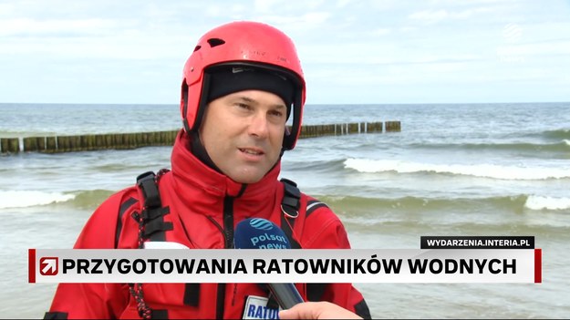 Do sezonu wakacyjnego przygotowania rozpoczęli ratownicy wodni. Czterdziestu WOPR-owców doskonaliło na Bałtyku swoje umiejętności z ratowania ludzi przy użyciu skutera wodnego z platformą.