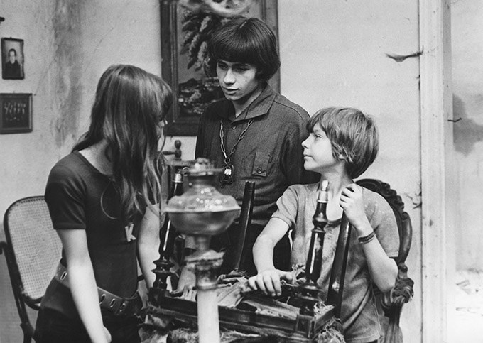 Agata Siecińska (Karioka), Jacek Zejdler (Tolek Banan) i Sergiusz Lach (Filipek) w serialu "Stawiam na Tolka Banana" (1973) /materiały prasowe