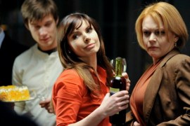 Agnieszka Dygant wraca po dwóch latach nieobecność na polskiej scenie filmowej. I to w wielkim stylu. Jeszcze pod koniec listopada mogliśmy ją podziwiać w kasowej komedii romantycznej "Listy do M.". Teraz Dygant intensywnie pracuje na planie nowego serialu TVN "Prawo Agaty" o młodej, trzydziestoparoletniej prawniczce, która traci intratną posadę w firmie ubezpieczeniowej i za radą przyjaciół zaczyna pracować na własną rękę. Będą życiowe problemy i niejeden romans. Wreszcie godny następca kultowej "Magdy M.".